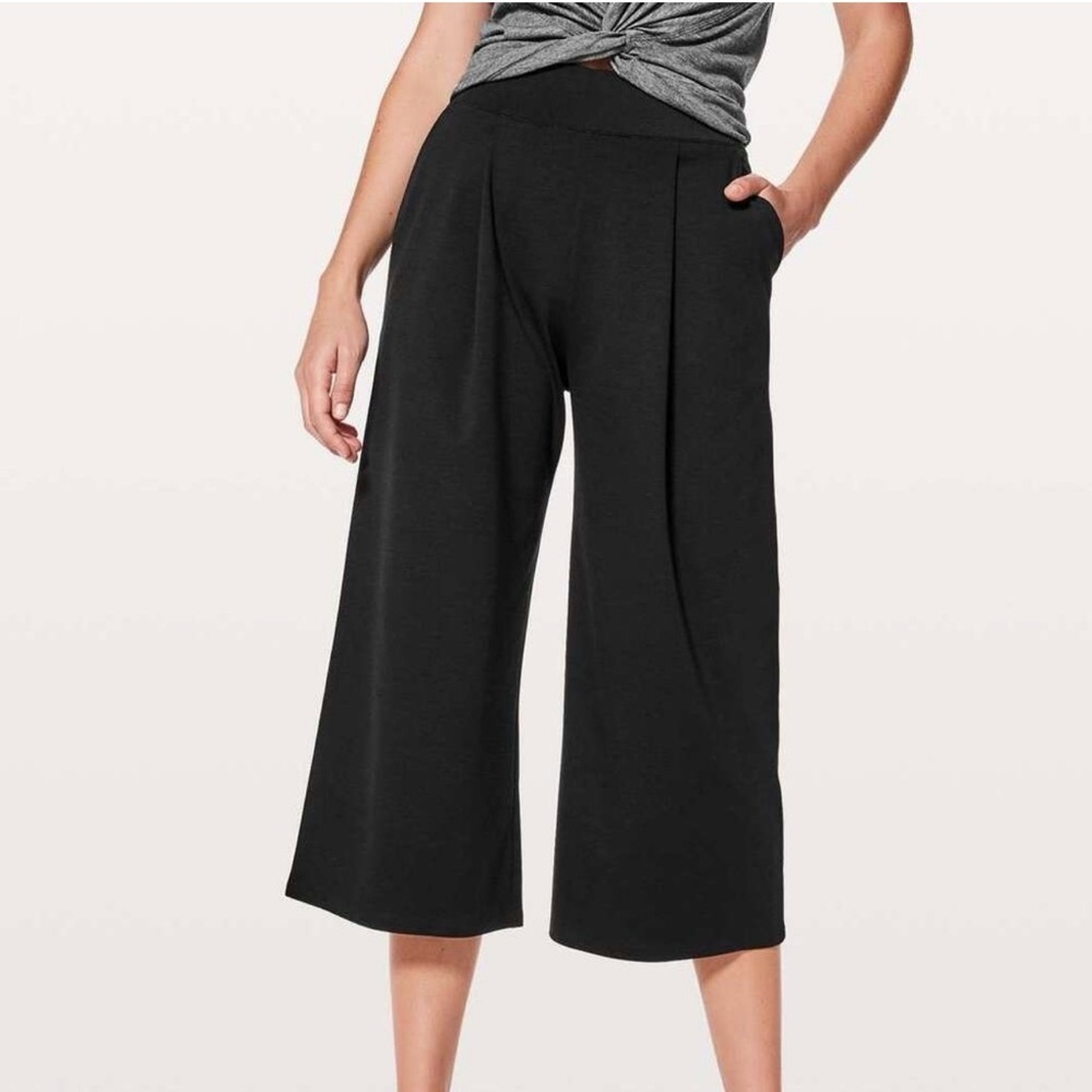 Lululemon Can You Feel The Pleat Crop SHR Heather Black